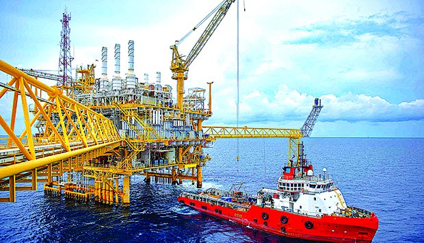 Angola produz menos de 1 milhão de barris pela primeira vez desde 2023